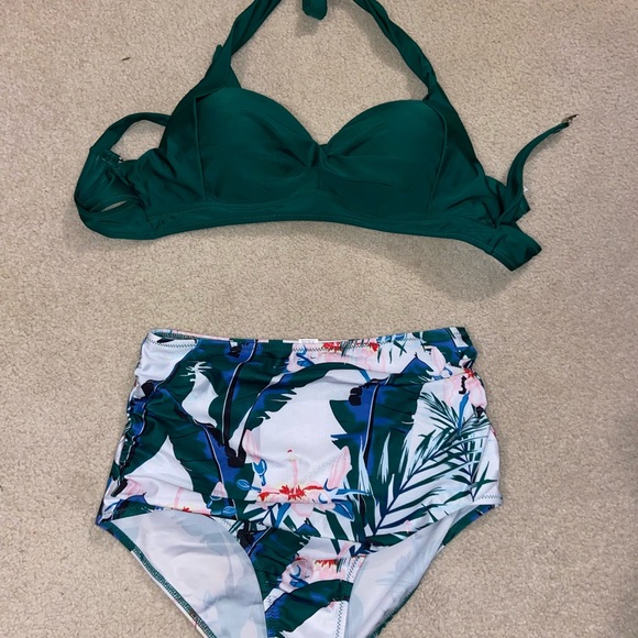 green swim set 2pc - Picture 1 of 1